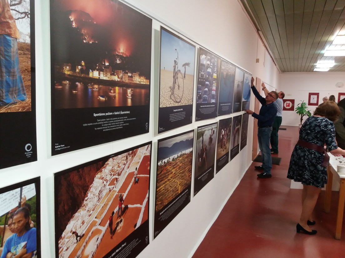 Výstava Klíma, energia, zodpovednosť a spravodlivosť inštalovaná v Ľubovnianskej knižnici v Starej Ľubovni  Autor foto: J. Matľák 