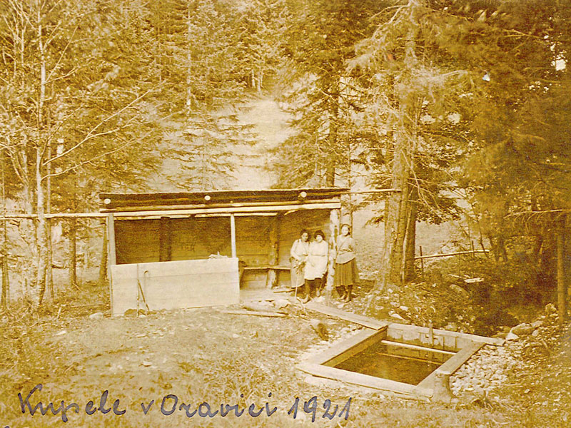 Historické foto kúpele v Oraviciach