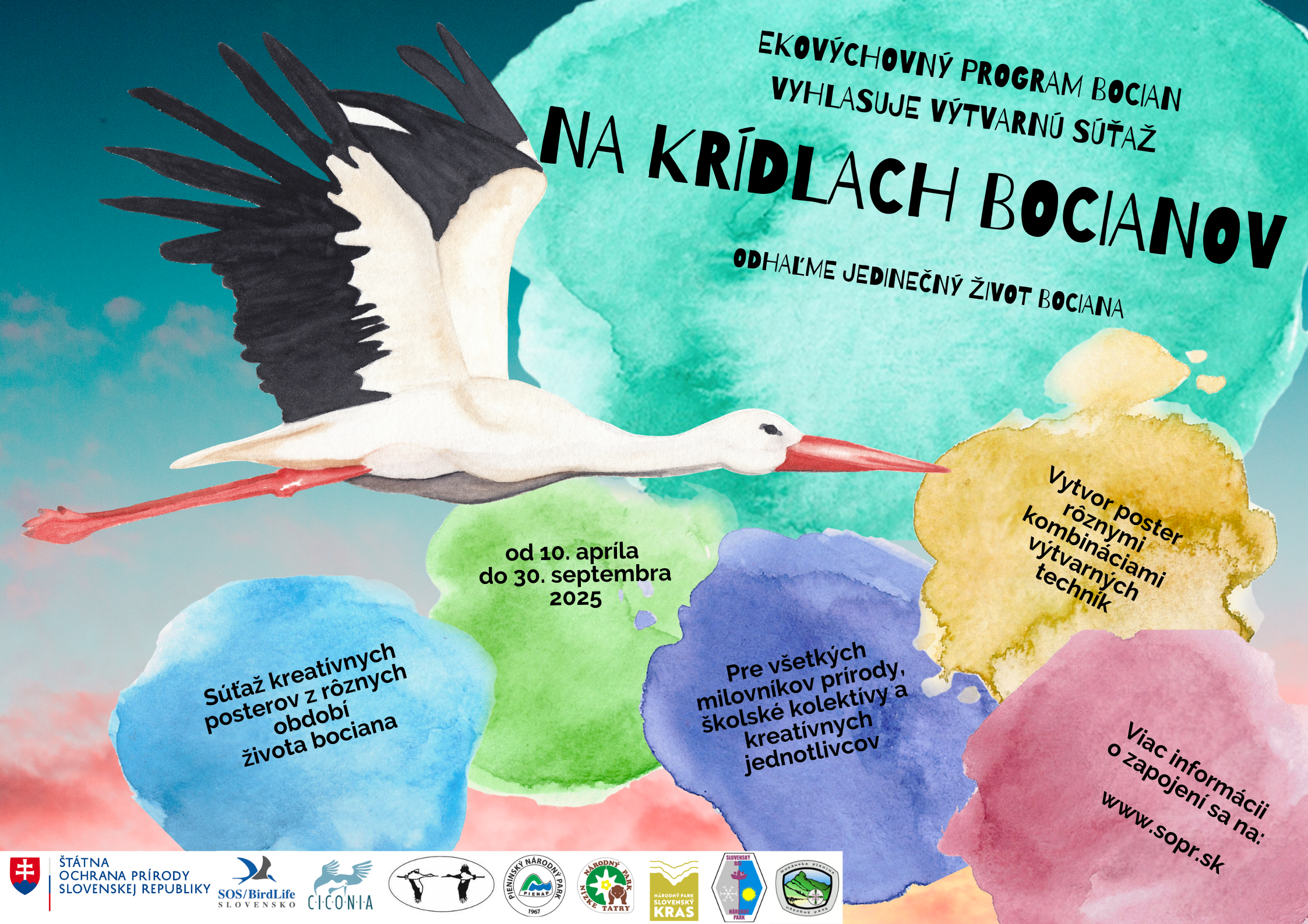 Ilustrácia letiaceho bociana bieleho na pozadí pestrofarebných akvarelových škvŕn. Obrázok propaguje výtvarnú súťaž Na krídlach bocianov, ktorú vyhlasuje ekovýchovný program Bocian. Súťaž prebieha od 10. apríla do 30. septembra 2025 a je určená pre školské kolektívy a jednotlivcov.